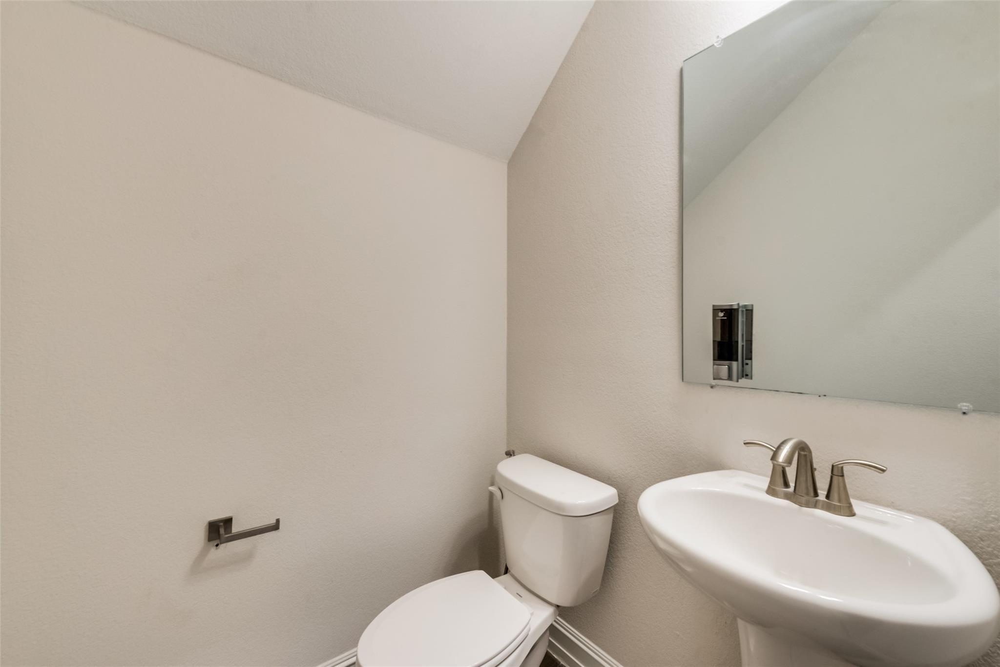 714 Creekwater Lane Garland TX 75043