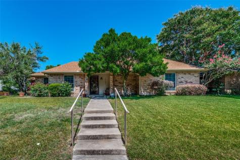 10124 Stoneleigh Drive Benbrook TX 76126