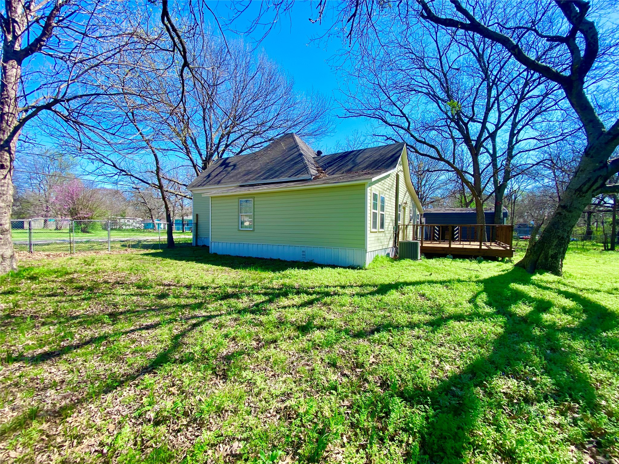 909 W 10th Street Bonham TX 75418