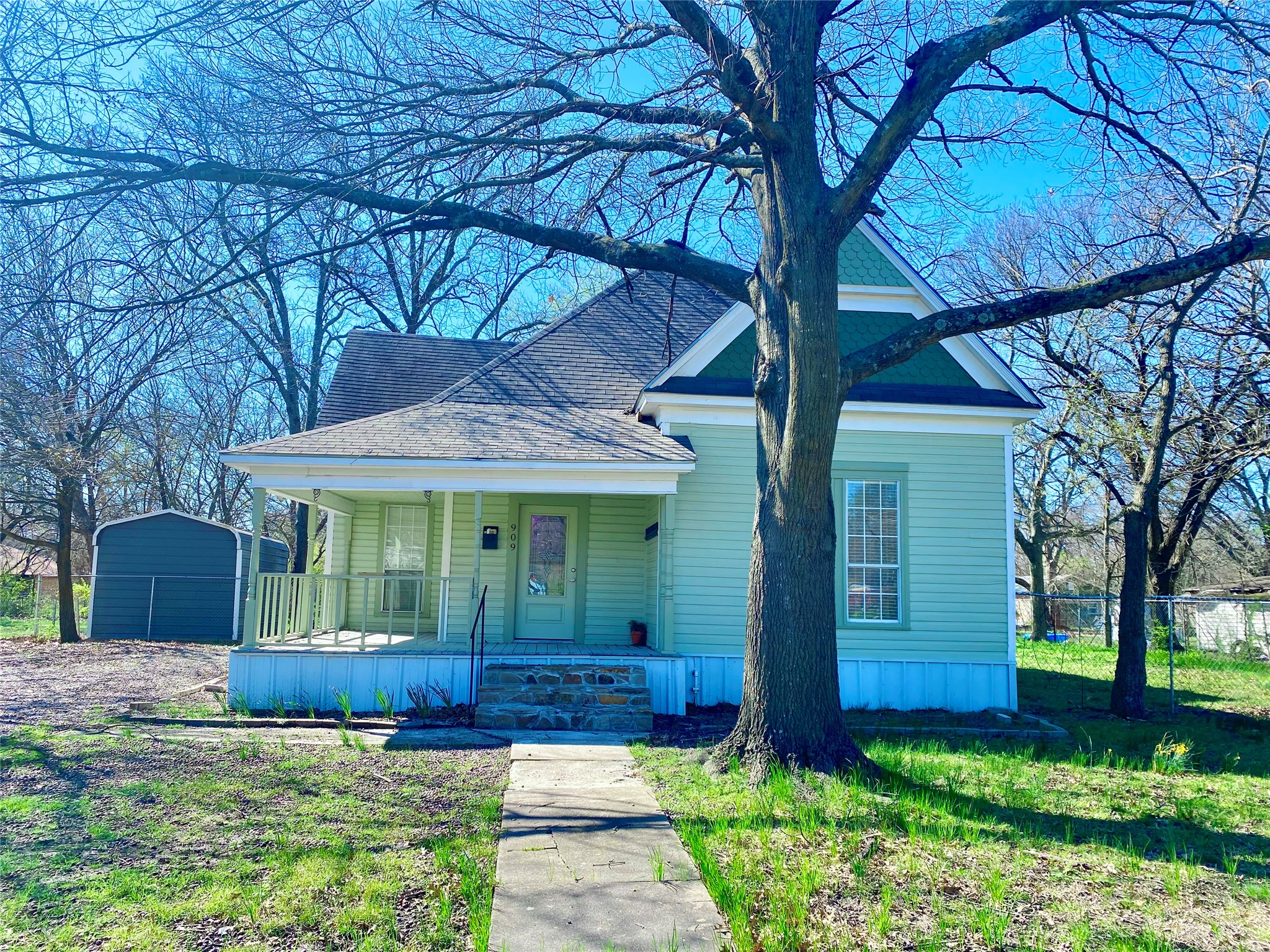 909 W 10th Street Bonham TX 75418