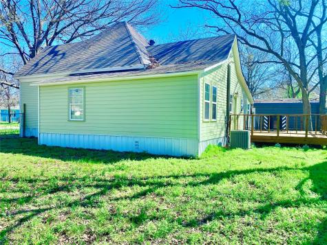 909 W 10th Street Bonham TX 75418