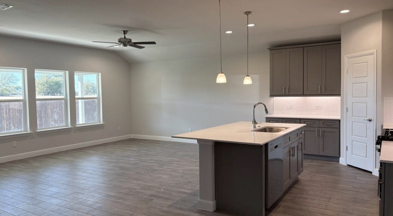 4225 Cornerstone Circle Granbury TX 76048