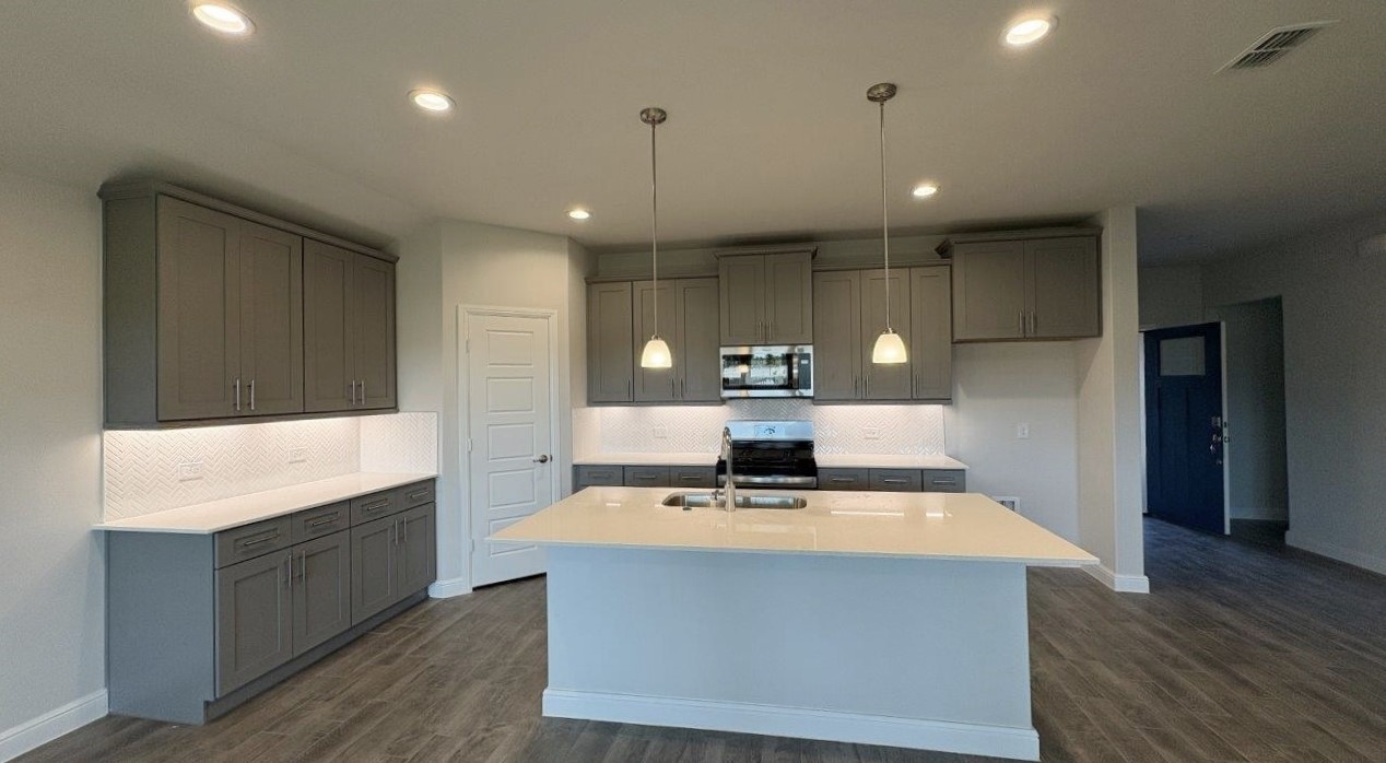4225 Cornerstone Circle Granbury TX 76048