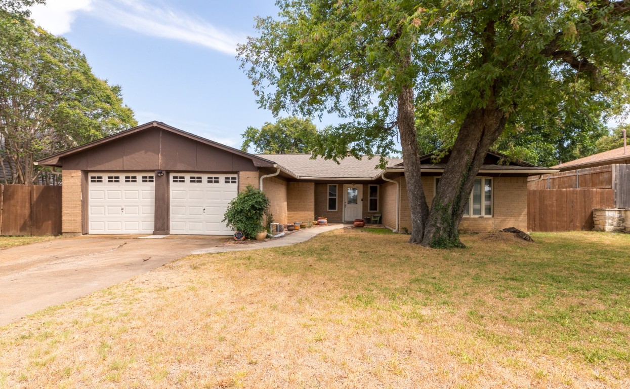 1105 Mckinley Street Benbrook TX 76126