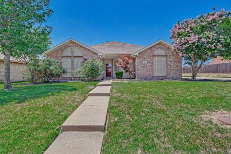 737 Summercrest Boulevard Burleson TX 76028