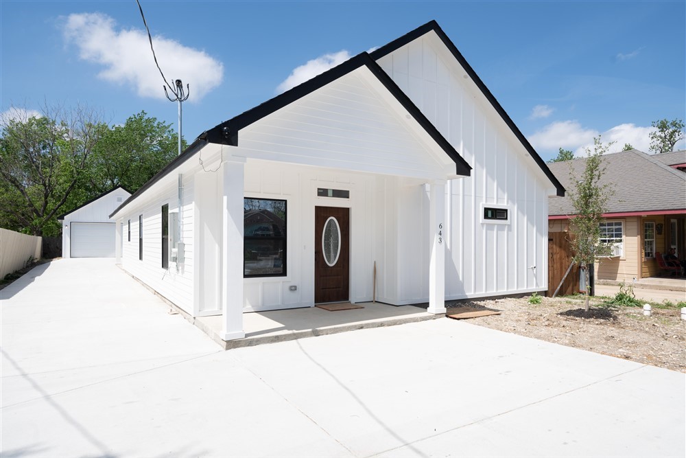643 Rayenell Avenue Dallas TX 75217