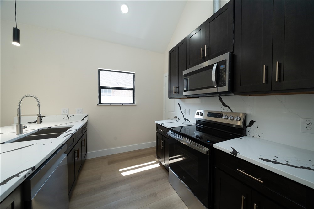 643 Rayenell Avenue Dallas TX 75217