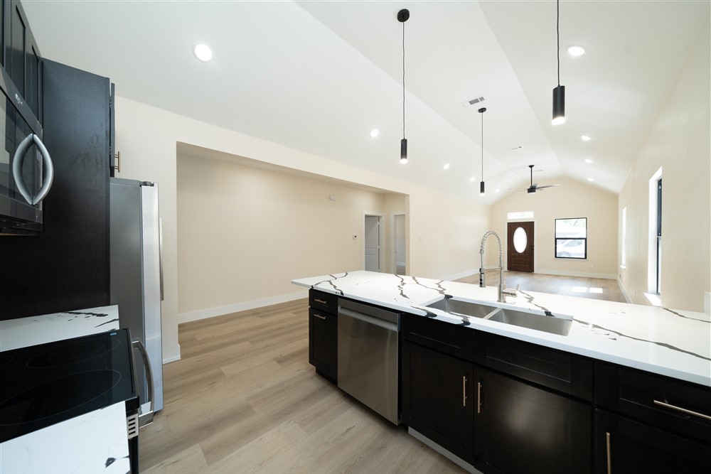 643 Rayenell Avenue Dallas TX 75217