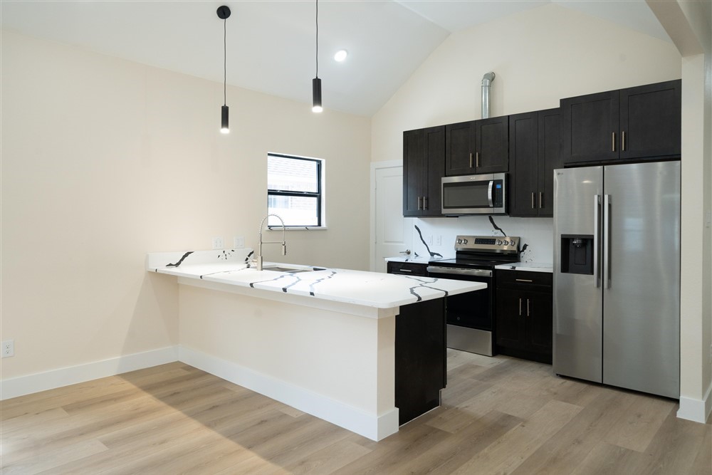 643 Rayenell Avenue Dallas TX 75217