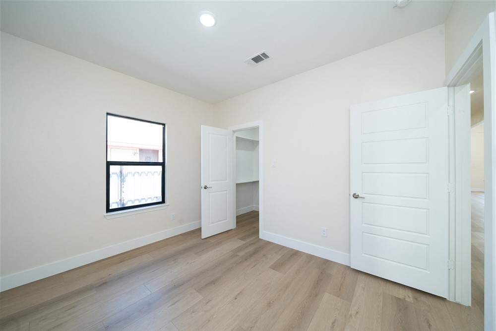 643 Rayenell Avenue Dallas TX 75217