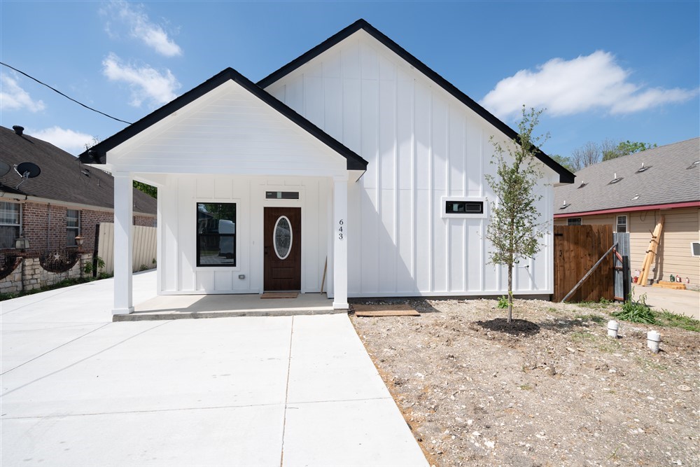 643 Rayenell Avenue Dallas TX 75217