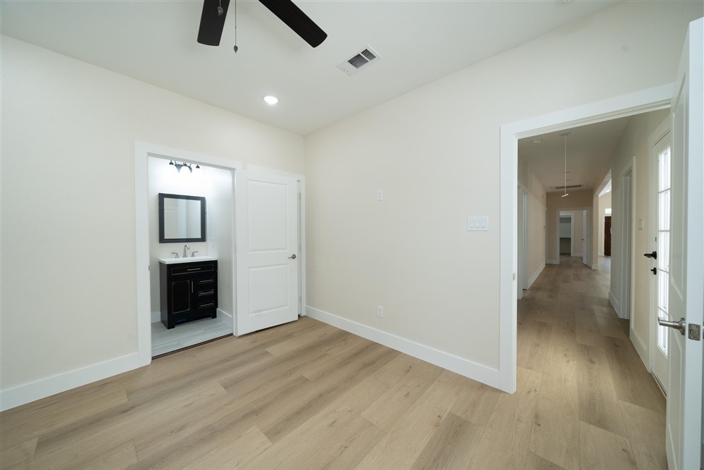 643 Rayenell Avenue Dallas TX 75217
