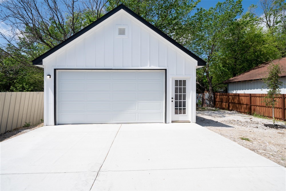 643 Rayenell Avenue Dallas TX 75217