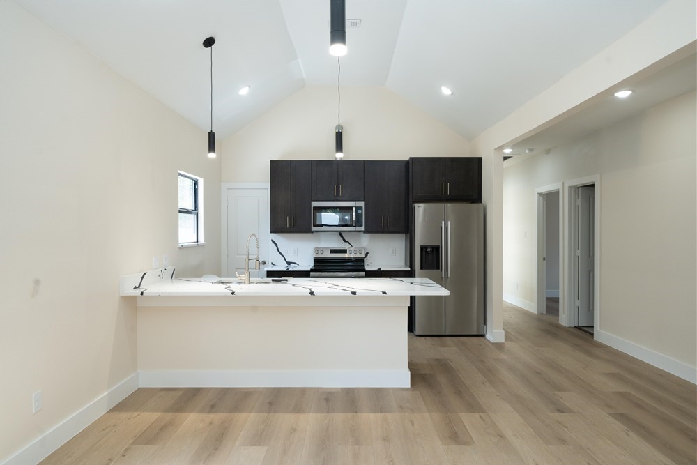 643 Rayenell Avenue Dallas TX 75217