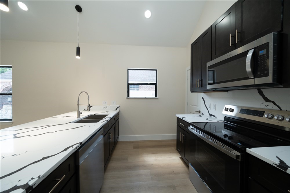 643 Rayenell Avenue Dallas TX 75217