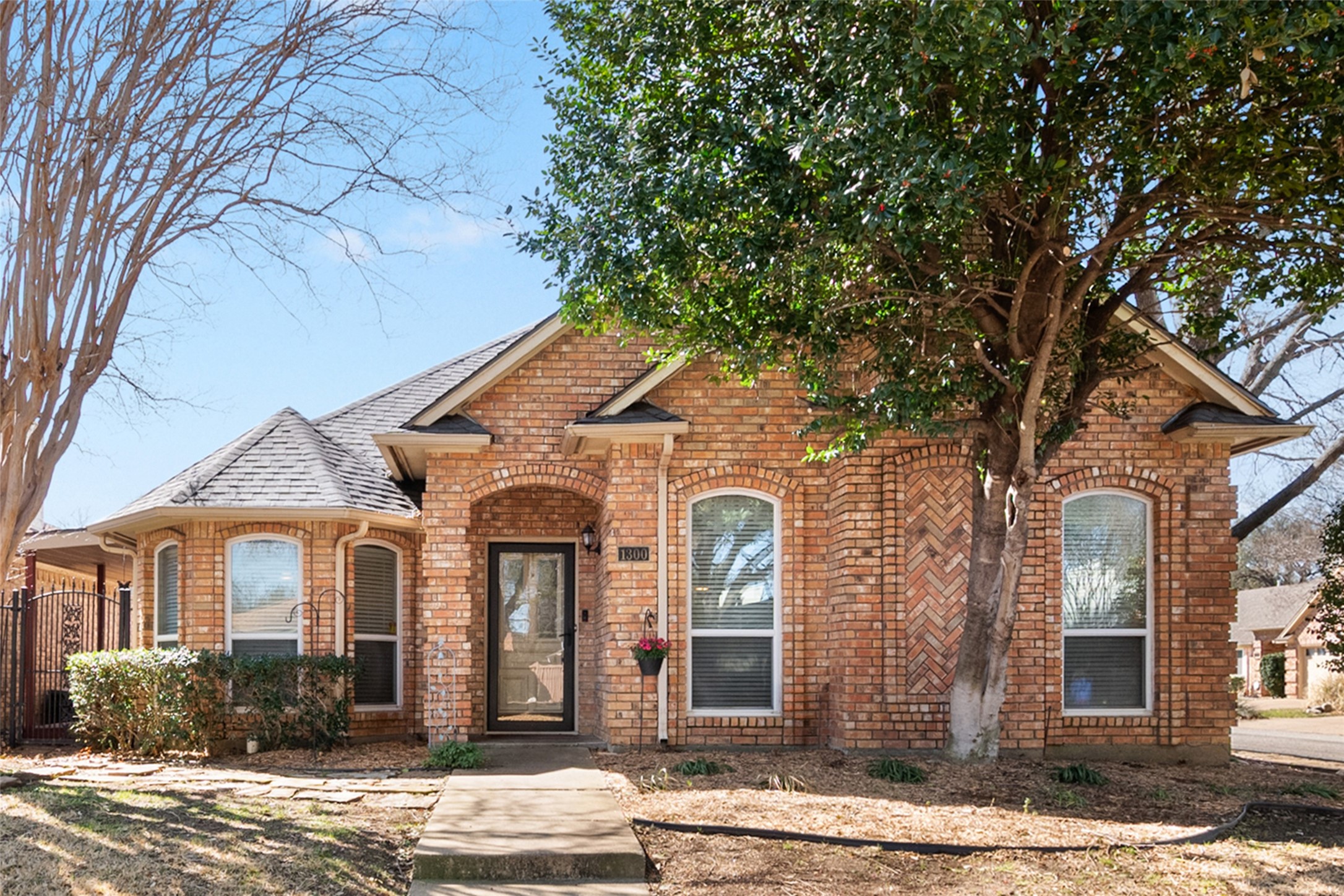 1300 Boardwalk Street Arlington TX 76011