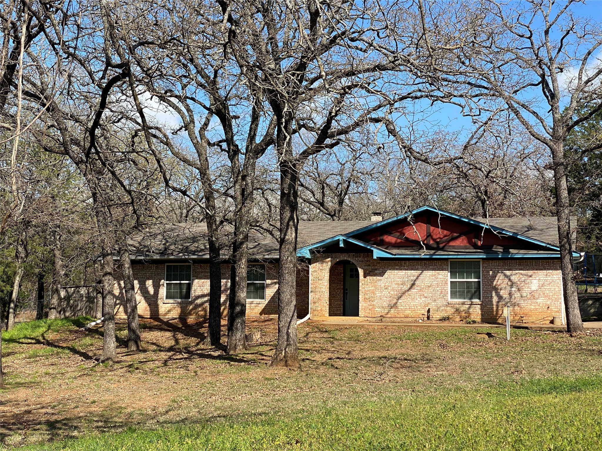 207 Oakhill Drive Keene TX 76059