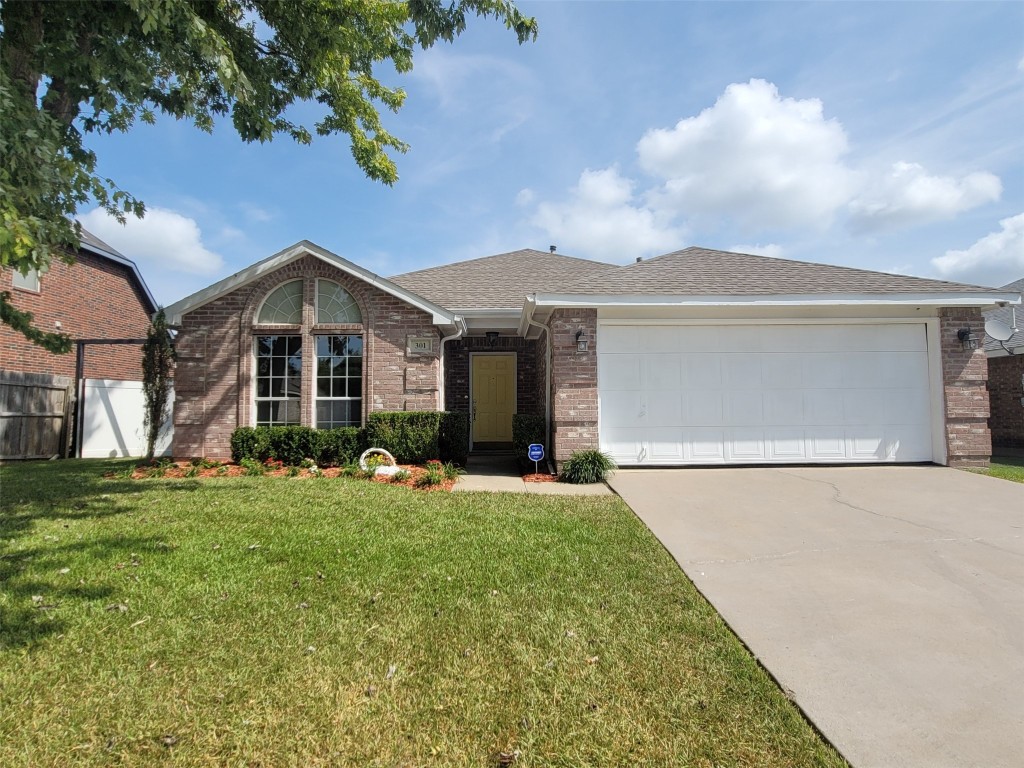 301 W Glen Meadow Drive Glenn Heights TX 75154