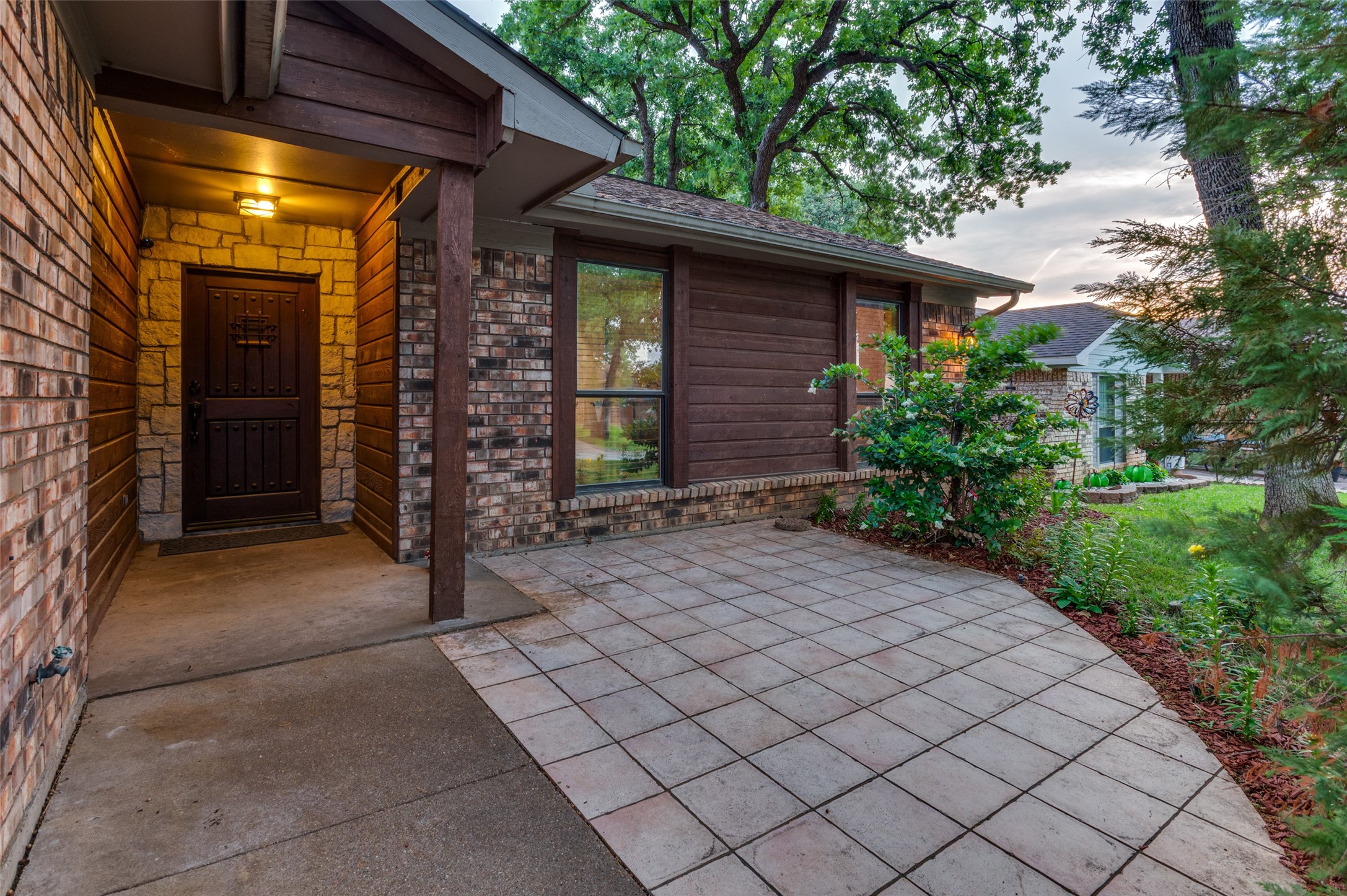 2116 Rainwood Court Arlington TX 76017
