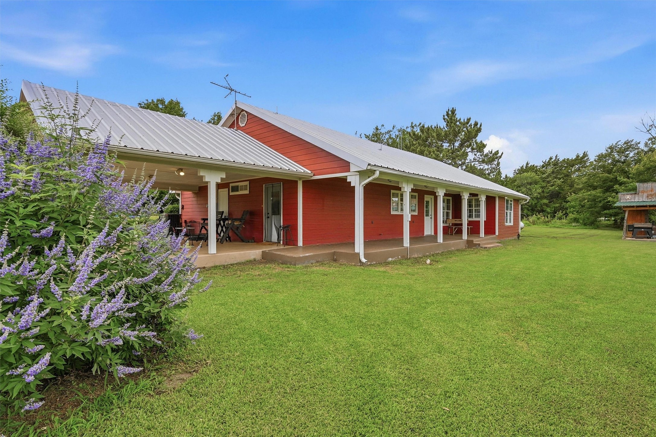 905 Crawford Road Sadler TX 76264