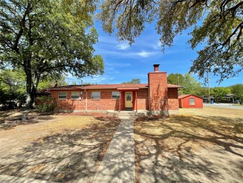 1301 W Seneca Court Granbury TX 76048