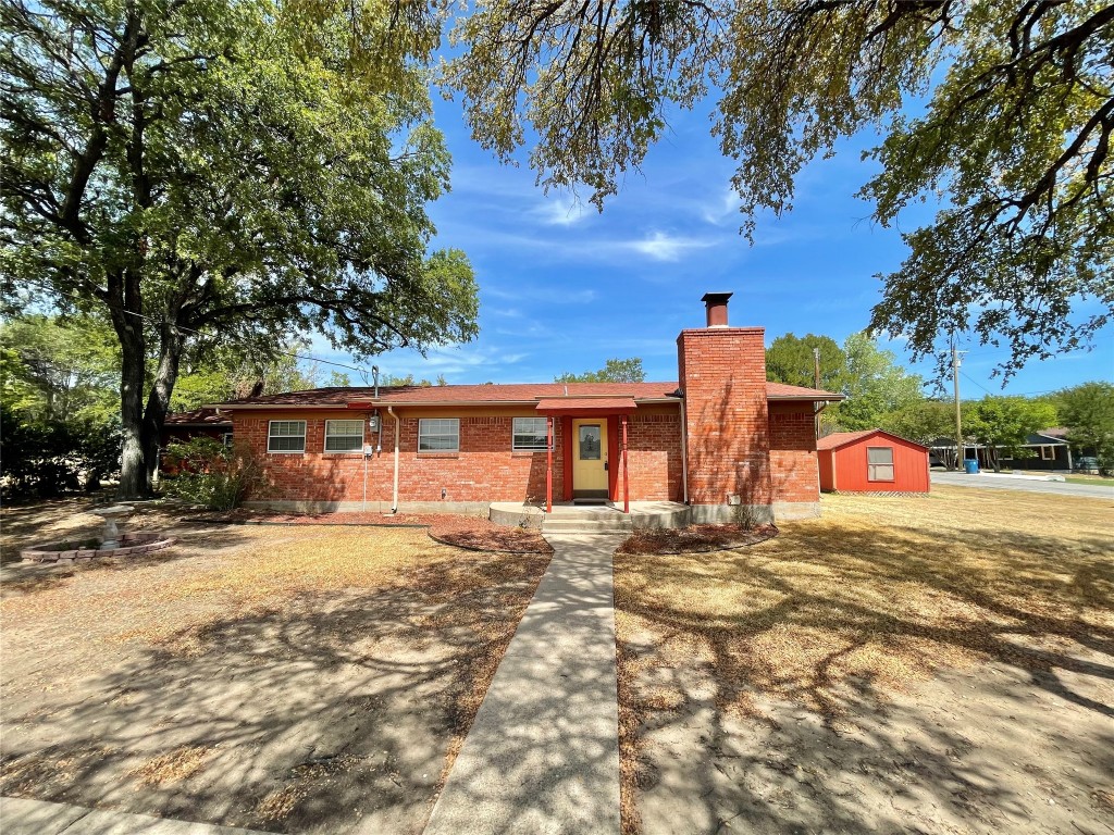 1301 W Seneca Court Granbury TX 76048