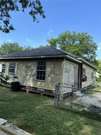 1813 Pecan Street Commerce TX 75428