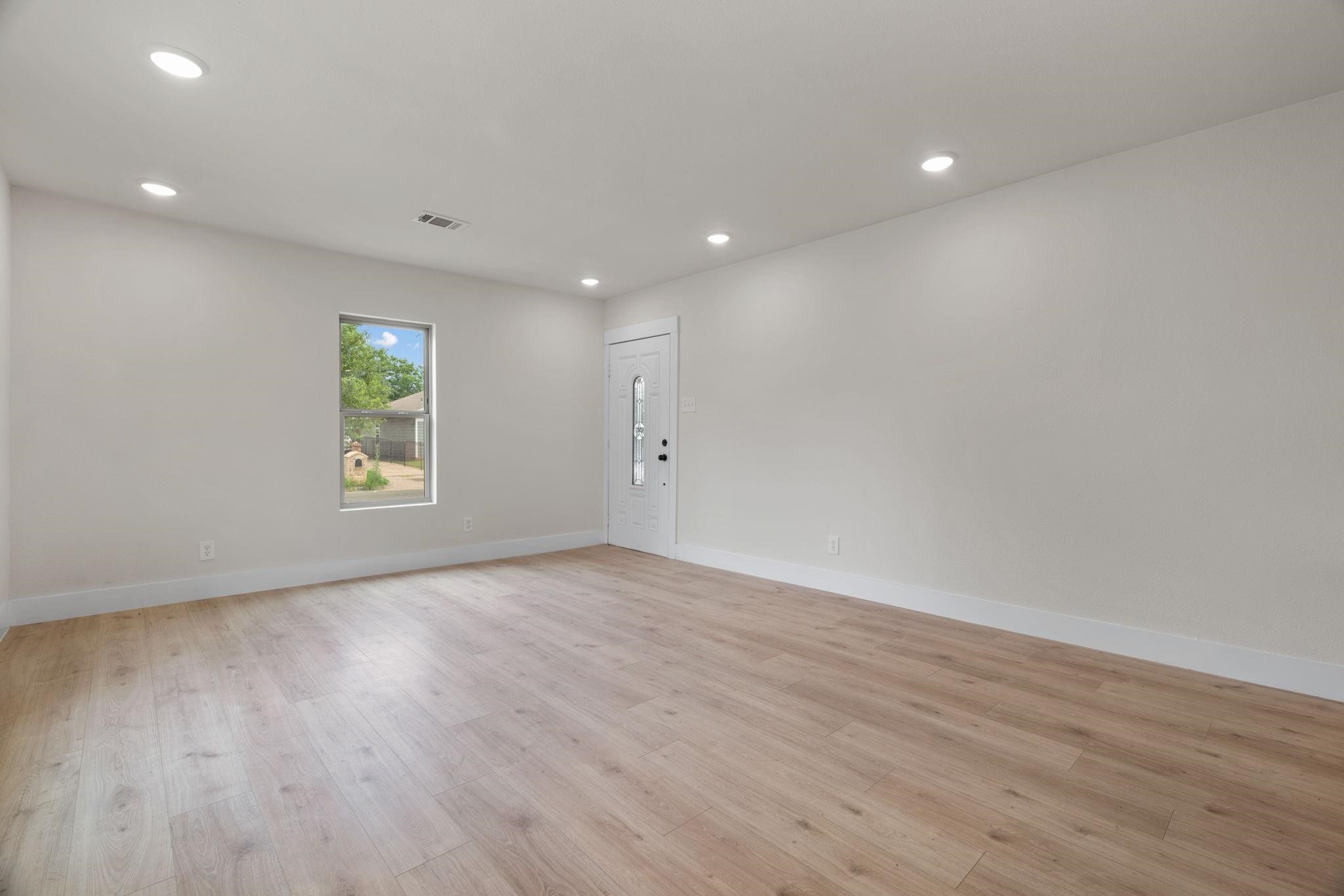 1404 E Baltimore Avenue Fort Worth TX 76104