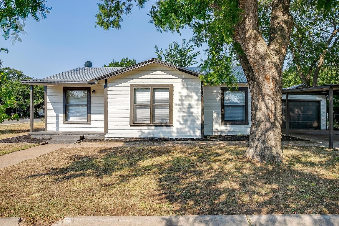 902 Poindexter Avenue Cleburne TX 76033