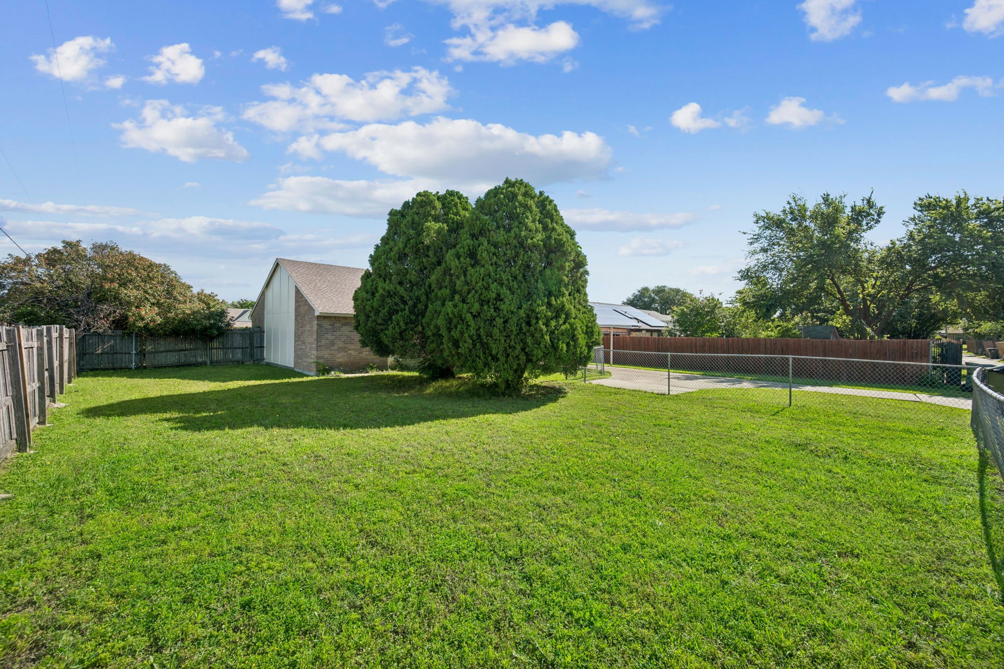 720 Lena Court Garland TX 75040