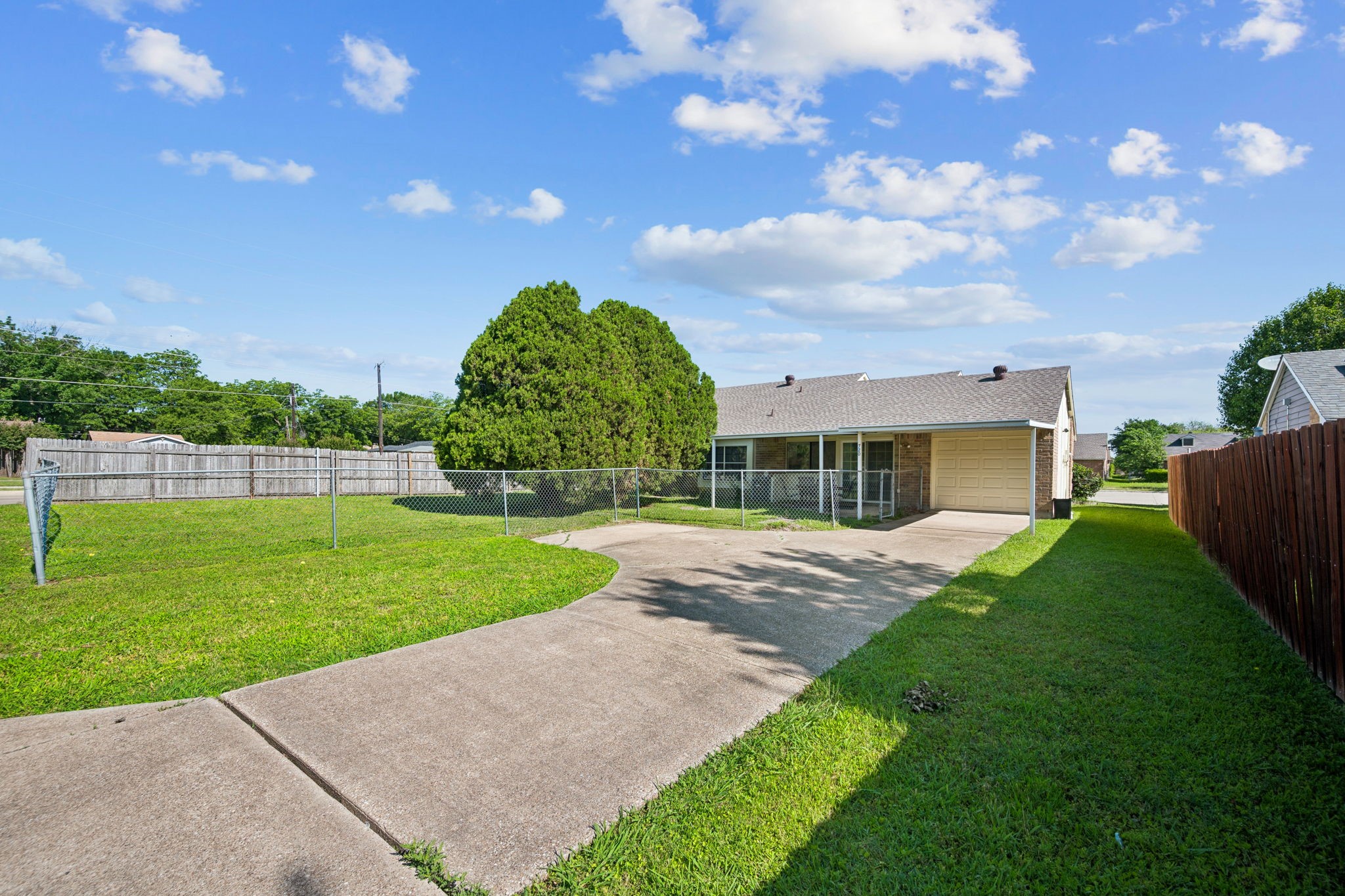 720 Lena Court Garland TX 75040