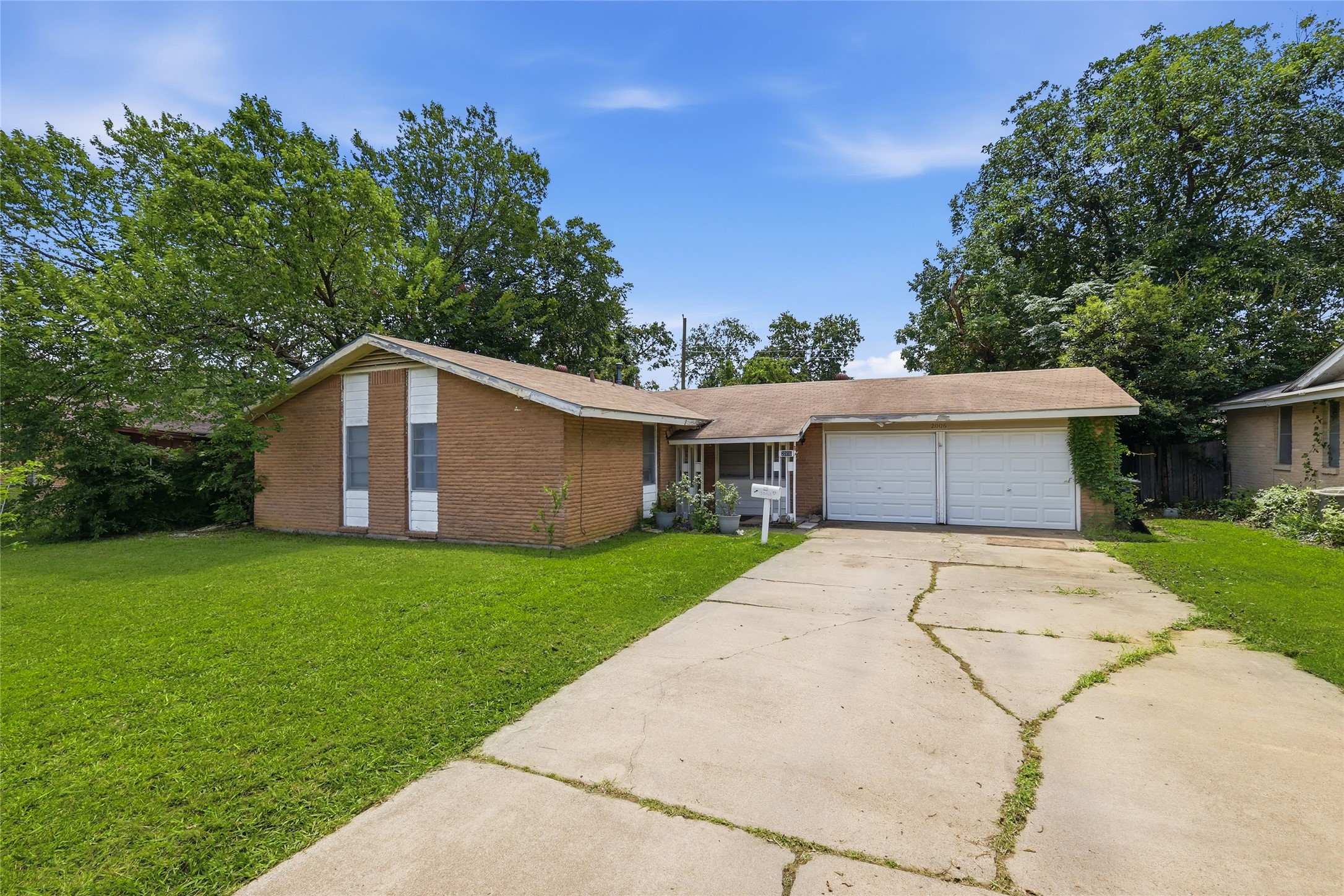 2006 Exeter Street Irving TX 75062