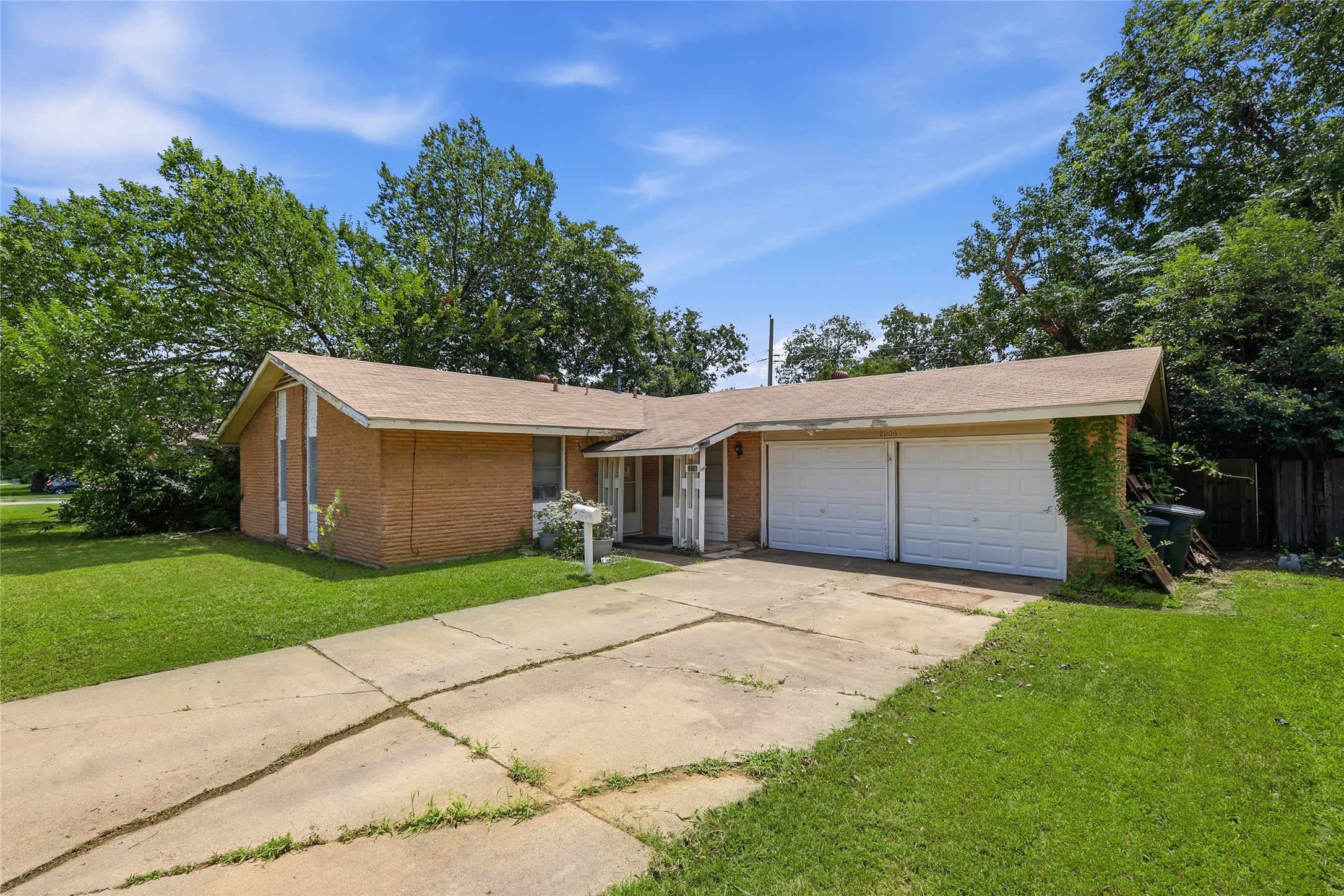 2006 Exeter Street Irving TX 75062
