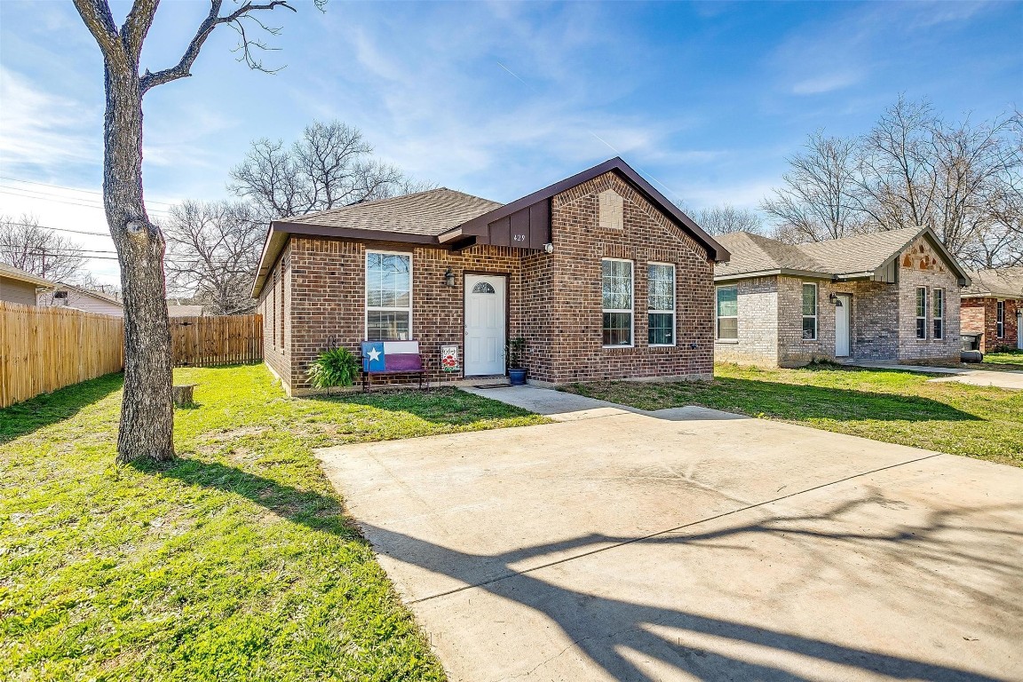 429 Sabine Avenue Cleburne TX 76031