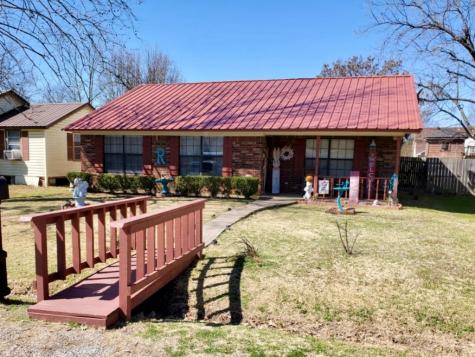 2105 Agnew Street Bonham TX 75418