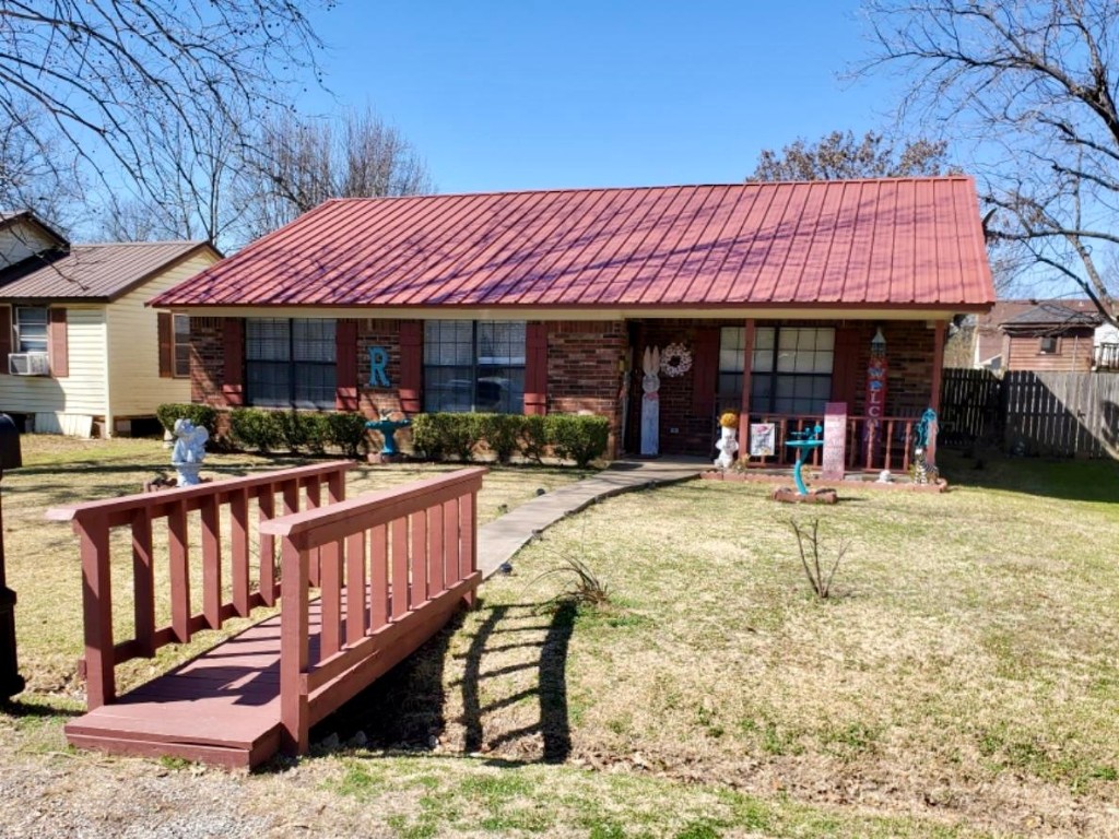 2105 Agnew Street Bonham TX 75418