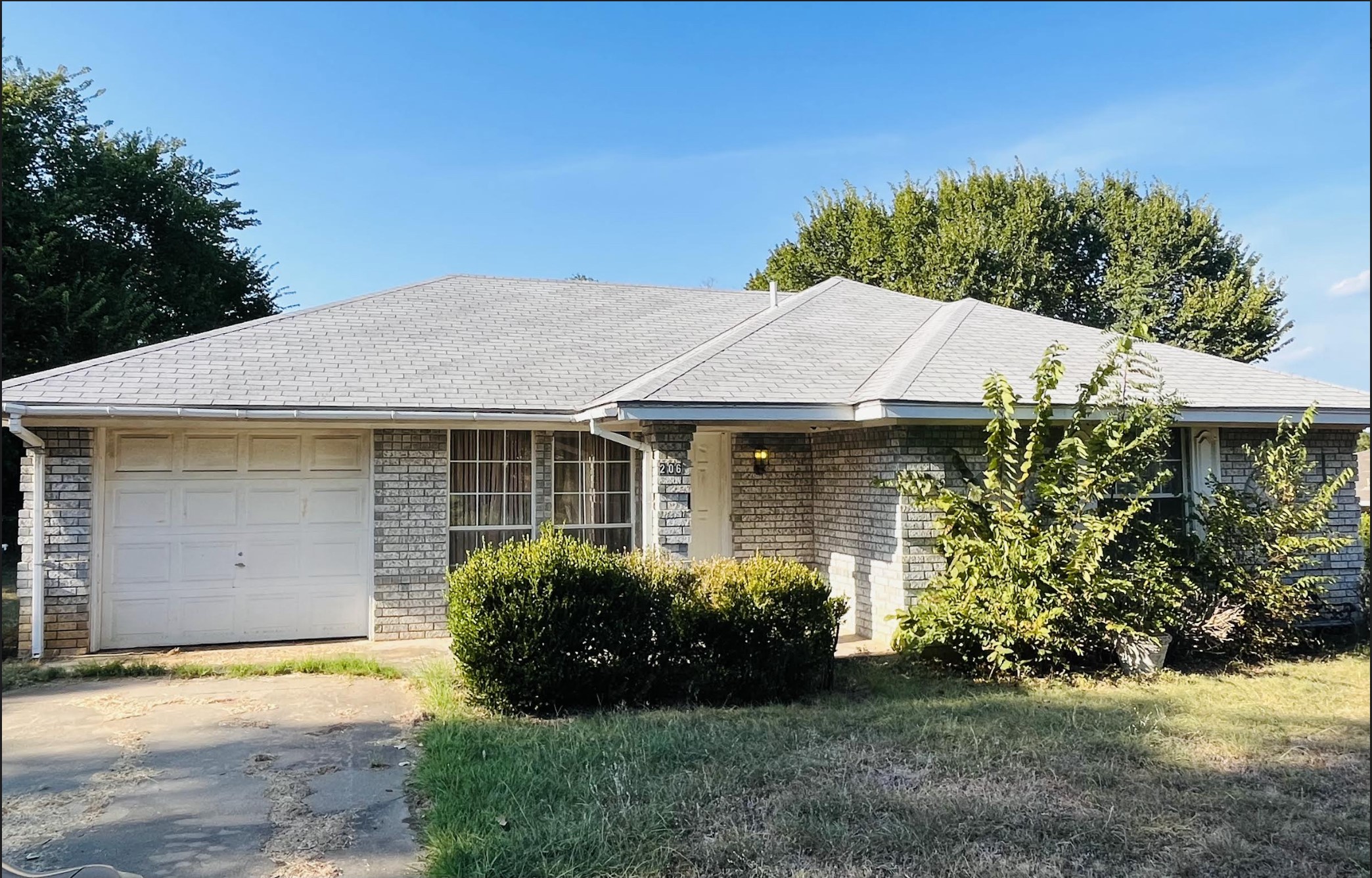 206 E Maple Street Keene TX 76059