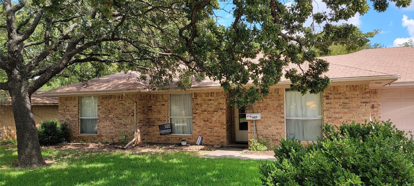 607 S Magnolia Street Aubrey TX 76227