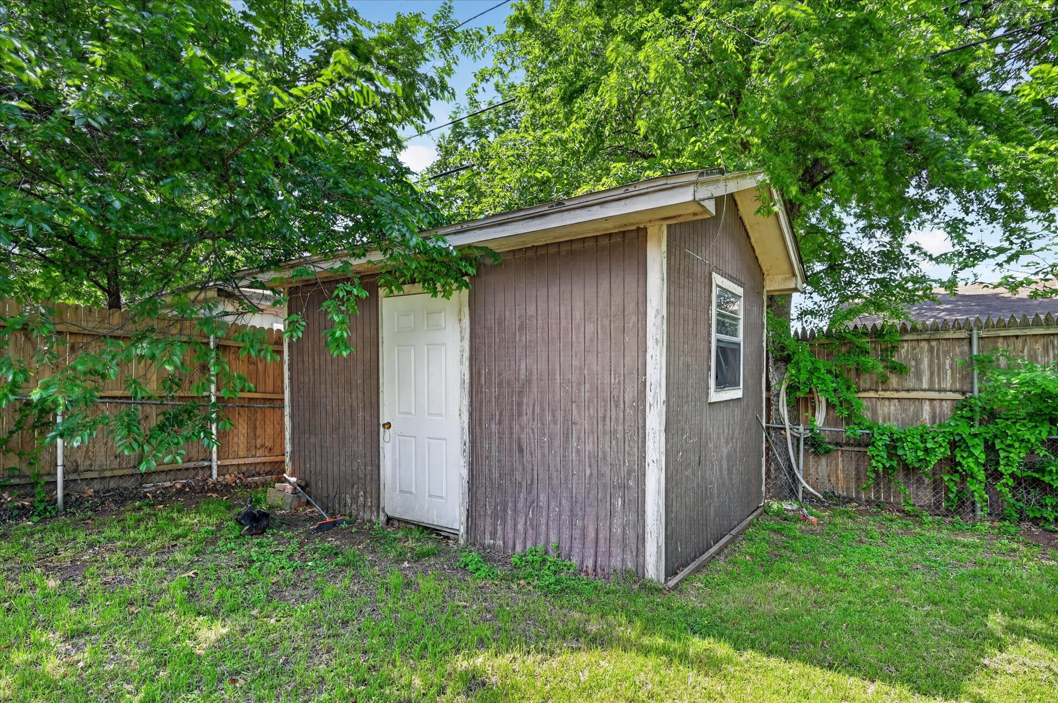 1403 Beacon Hill Drive Irving TX 75061
