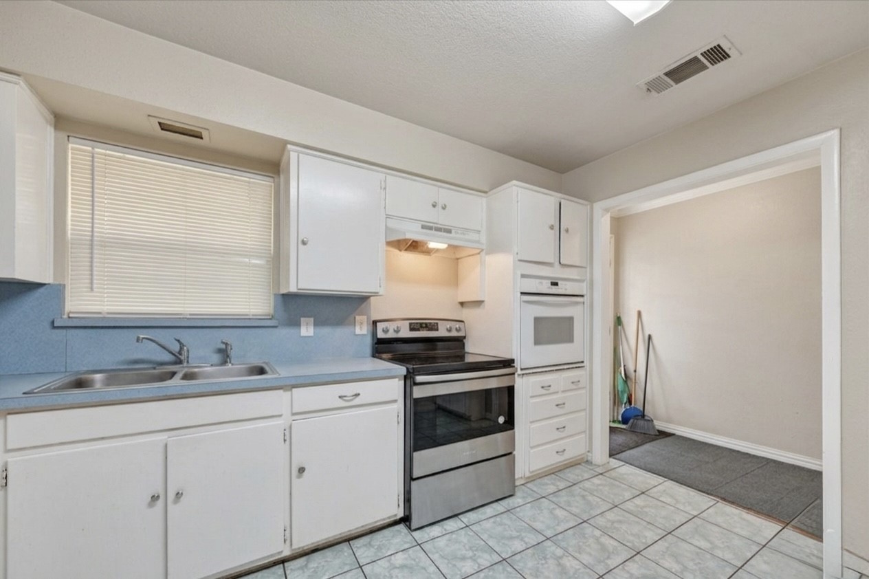 1403 Beacon Hill Drive Irving TX 75061