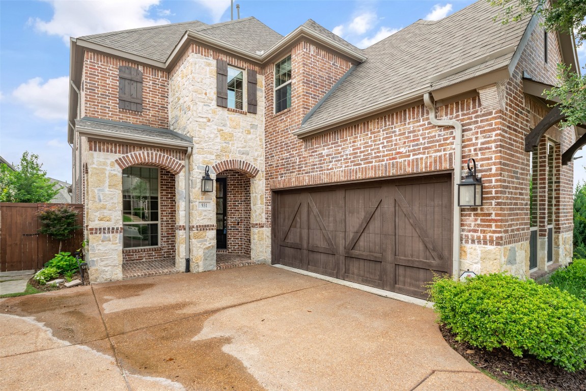 931 The Lakes Boulevard Lewisville TX 75056