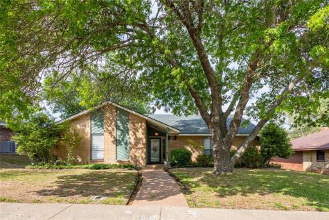 215 Meadowcreek Drive Duncanville TX 75137