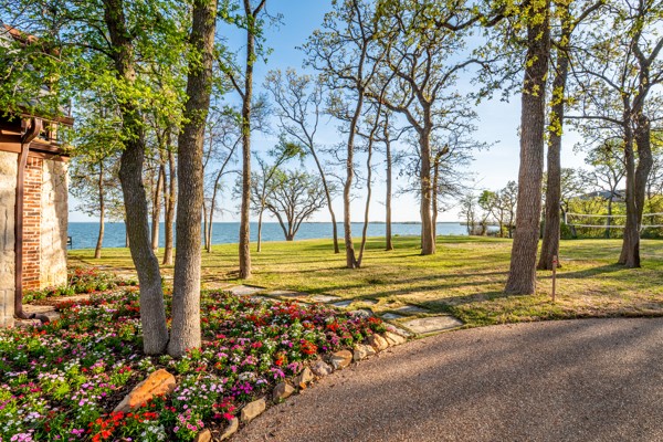 1529 Garza Lakewood Village TX 75068