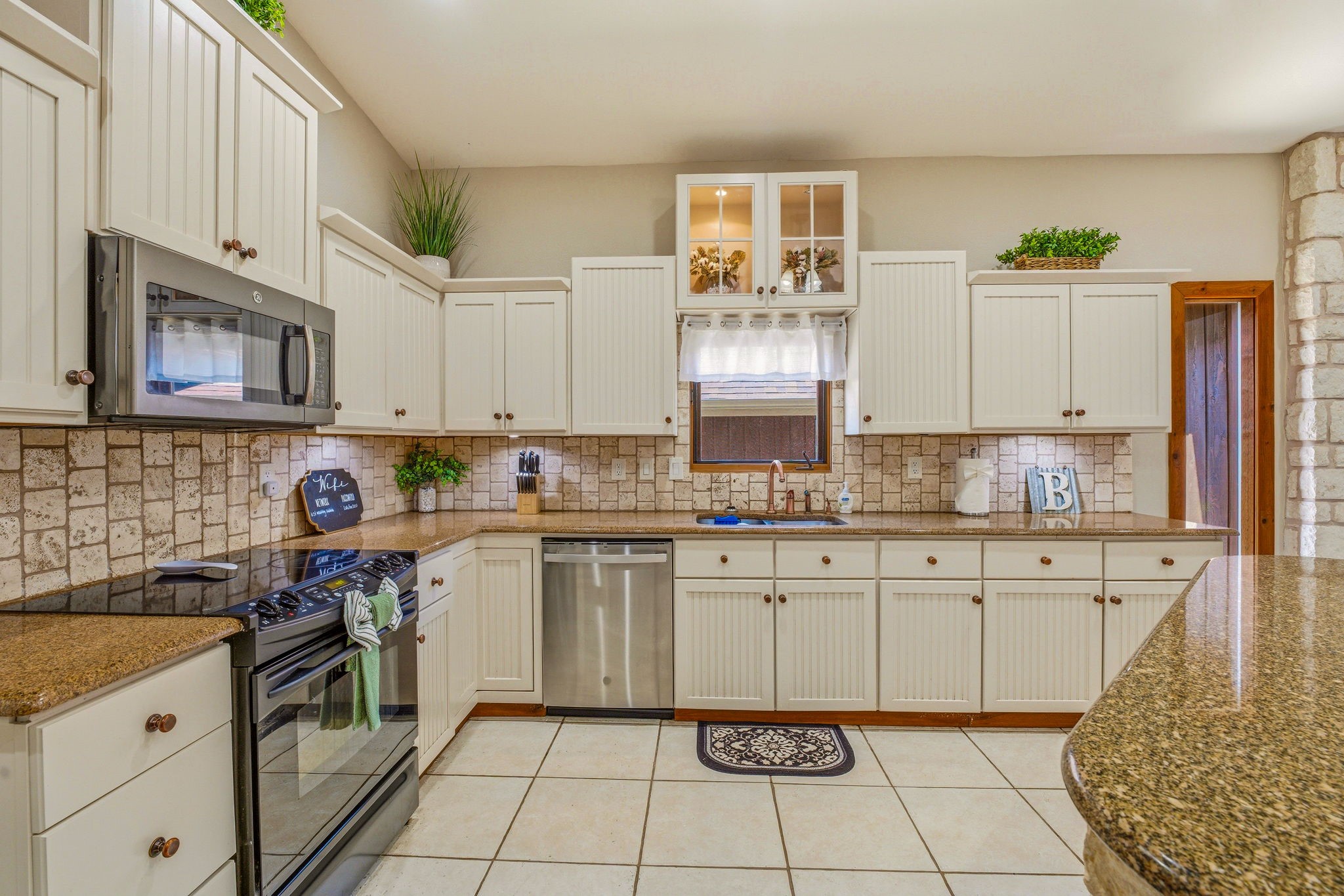 624 Williamsburg Court Granbury TX 76048