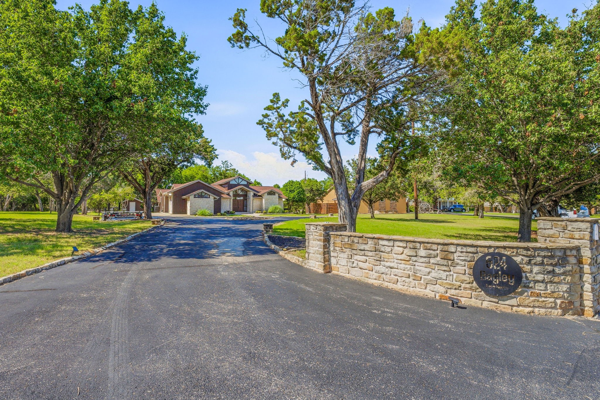 624 Williamsburg Court Granbury TX 76048