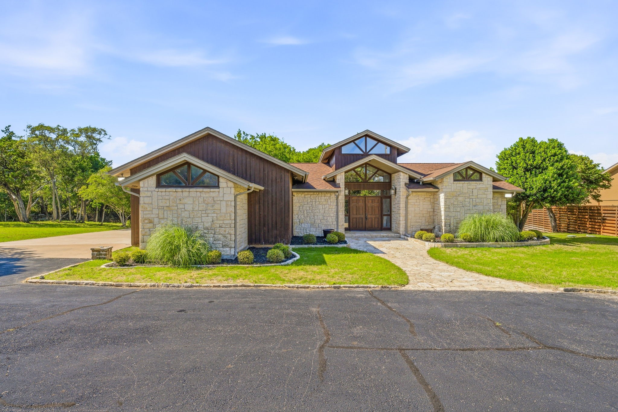 624 Williamsburg Court Granbury TX 76048