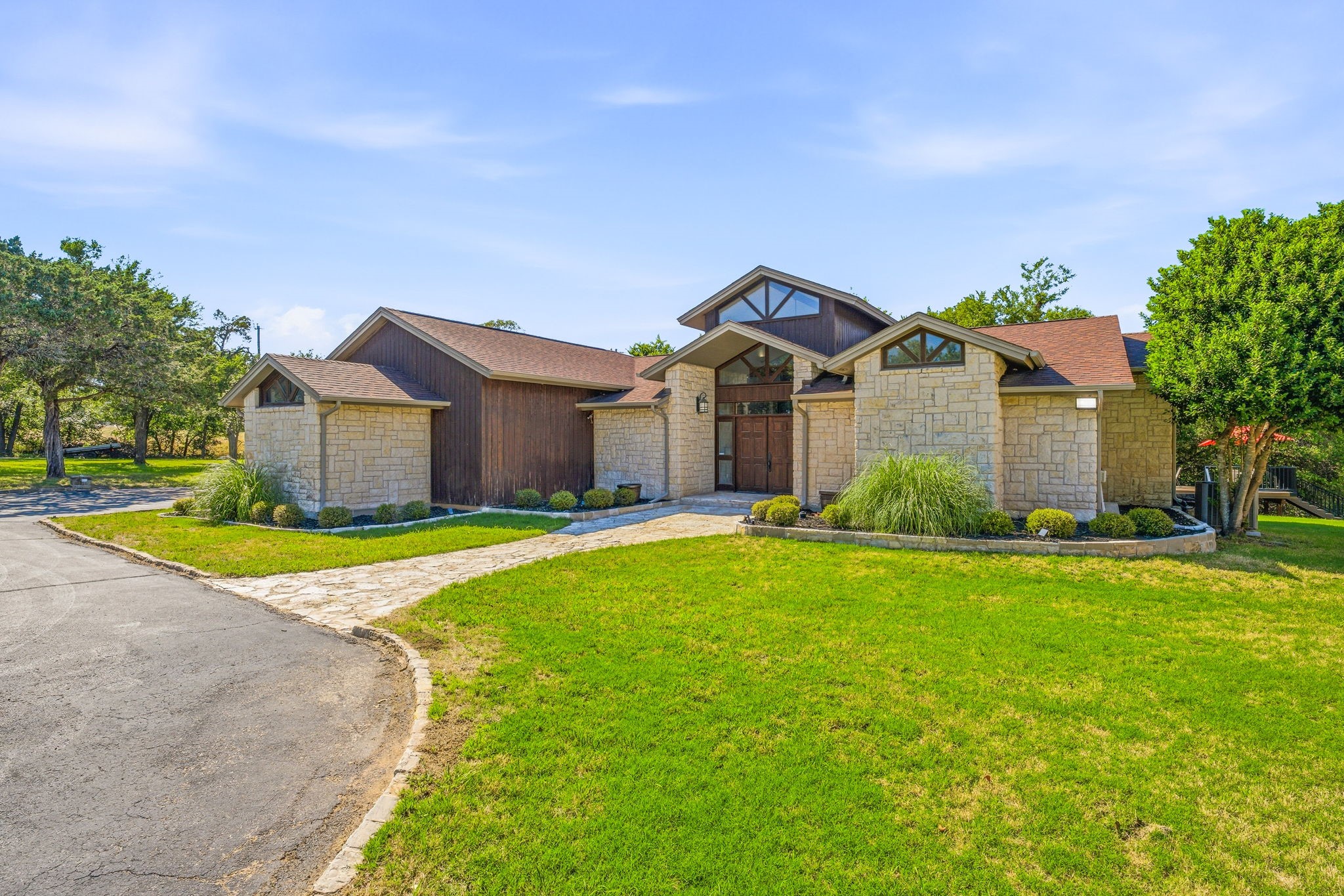 624 Williamsburg Court Granbury TX 76048