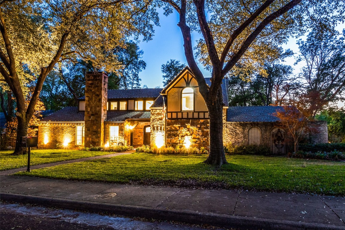 8929 Meadowknoll Drive Dallas TX 75243