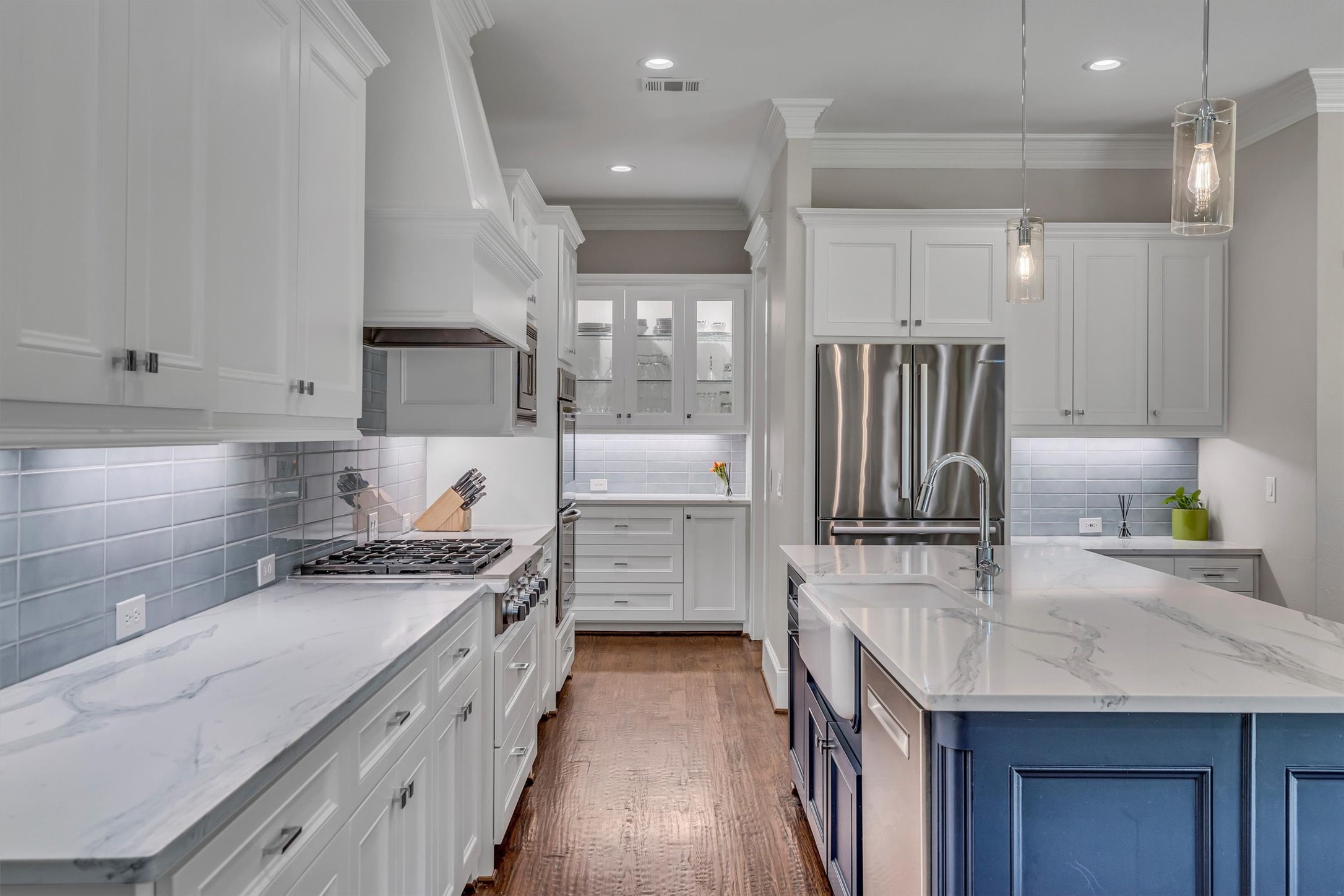 6811 Deloache Avenue Dallas TX 75225