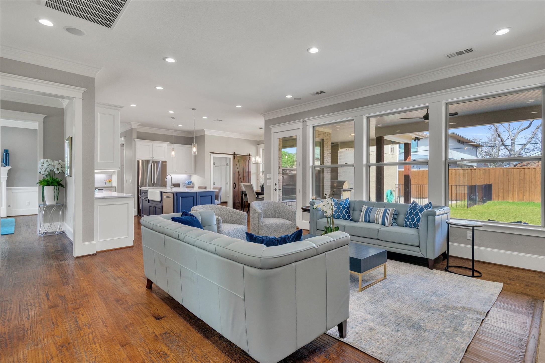 6811 Deloache Avenue Dallas TX 75225